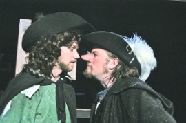 Mitchell Wyatt en Christian et Richard Baird en Cyrano © Laura Durant